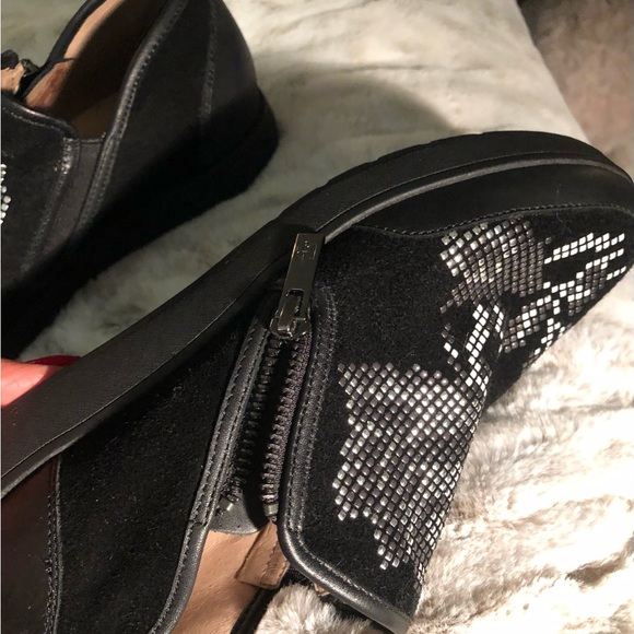 Donald J Pliner Shoes - Picture 10 of 11